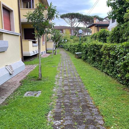 "La Casetta Dei Ronchi" 300 Mt Dal Mare - Posto Auto Gratuito Marina di Massa Exterior foto