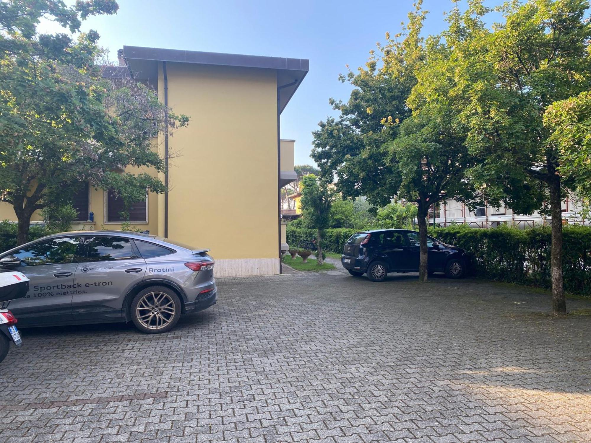 "La Casetta Dei Ronchi" 300 Mt Dal Mare - Posto Auto Gratuito Marina di Massa Exterior foto